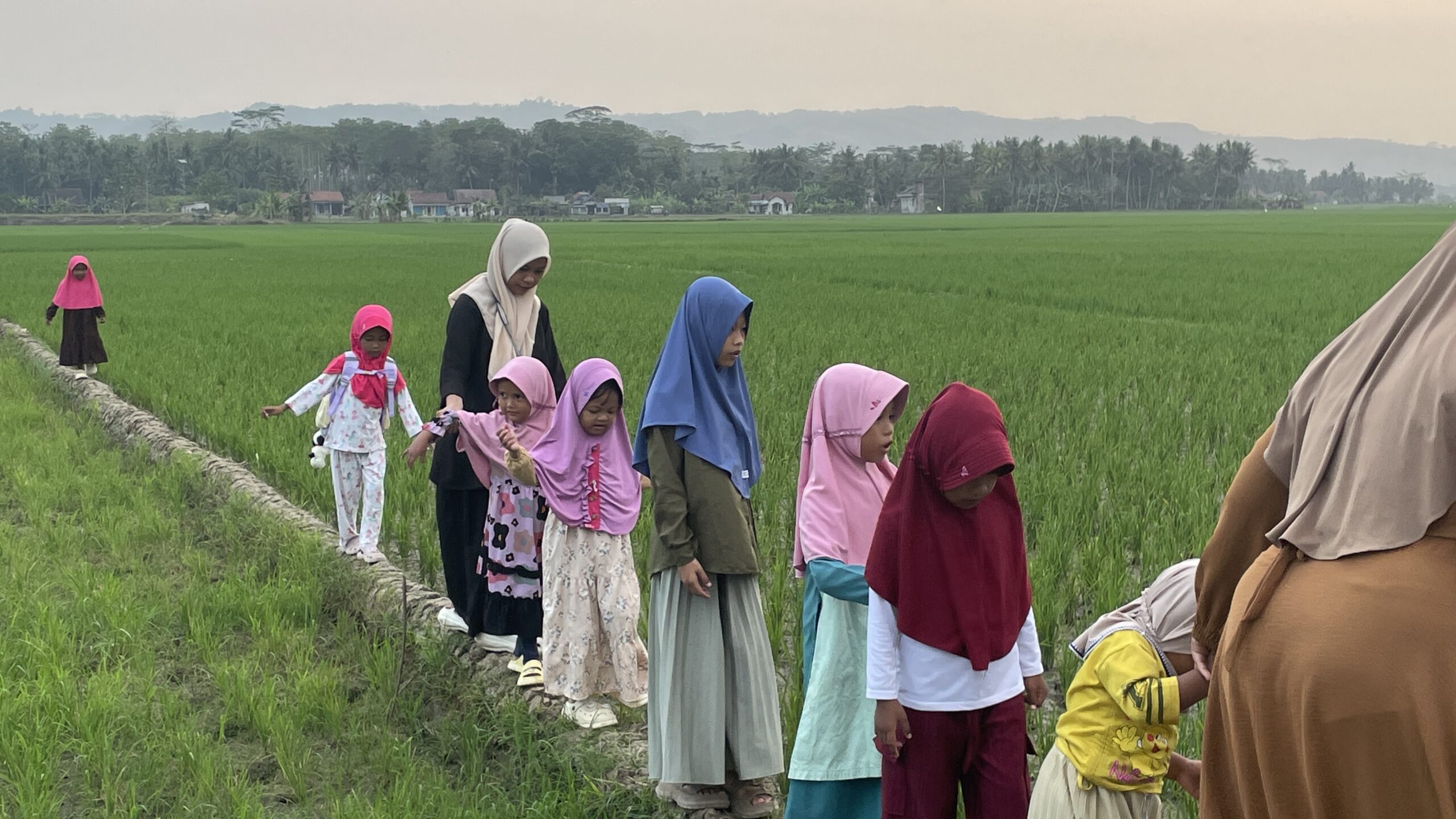 Tadabbur Alam Bersama KKN UNUGHA Kelompok 14 Tadabbur Alam Bersama KKN UNUGHA Kelompok 14