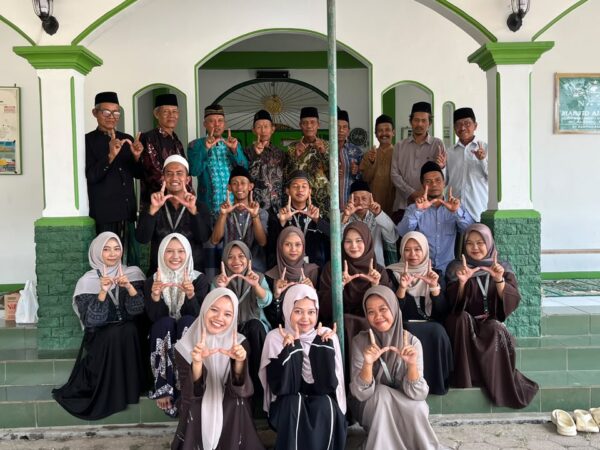 PERINGATAN MAULID NABI DI MASJID AL IHTIDA DIISI SIMAKAN AL-QUR’AN DAN PERPISAHAN MAHASISWA KKN UNUGHA 14